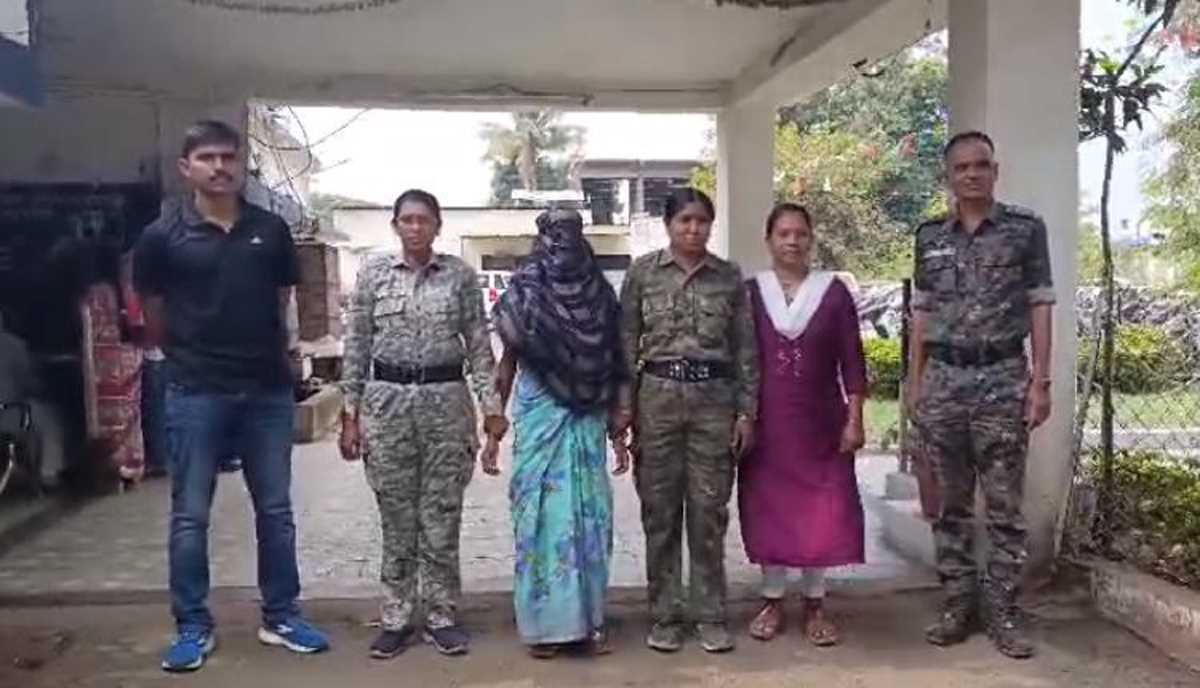 महाराष्ट्र पुलिस ने छह लाख रुपये की इनामी महिला माओवादी को गढ़चिरौली से गिरफ्तार किया